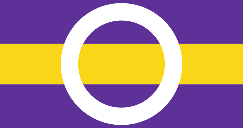 Un círculo blanco sobre un fondo con franjas moradas y una franja amarilla en el centro, que es la bandera intergénero.
