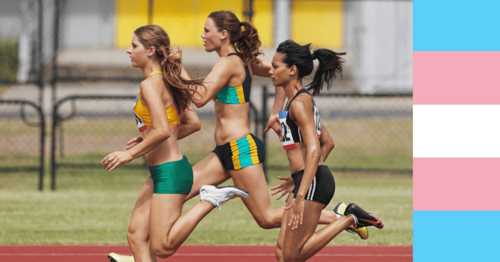 Tres atletas corriendo en una pista de atletismo, con los colores de la bandera trans, simbolizando la presencia y el derecho de las atletas trans en el deporte.